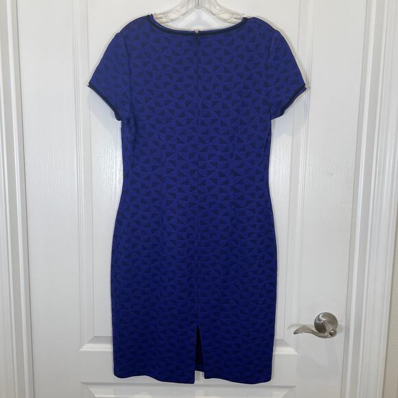 St. John Knit Sheath Dress Blue Geometric Print Wool Blend Short Sleeve 6 - Picture 5 of 6